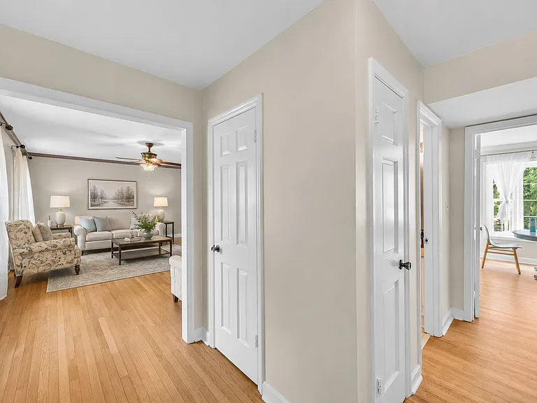 5048 Maplewood Dr — Photo 3