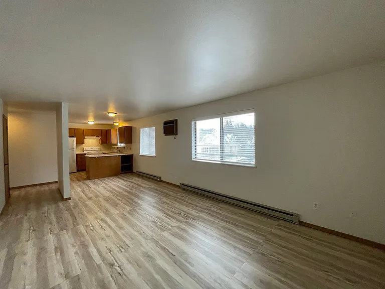 1111 E 8th Ave — Photo 37