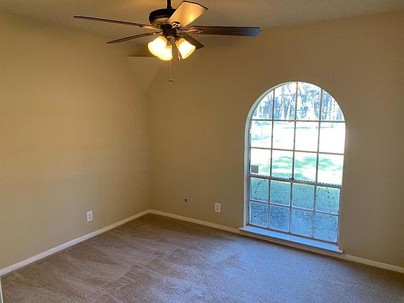 2nd image of 109 W Ash Ln