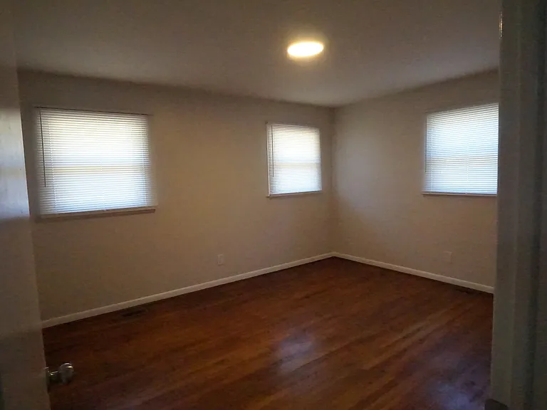 130 31st Ave NW — Photo 8