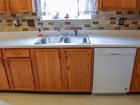 4th image of 1745 Breman Ln