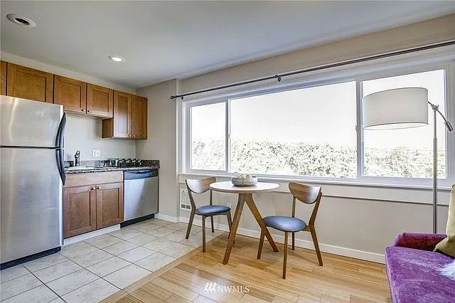 Studio, 1.0 bath, 370 sqft, $1,750 — Photo 2