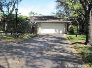 70 Ivy Rd, Hollywood, FL 33021