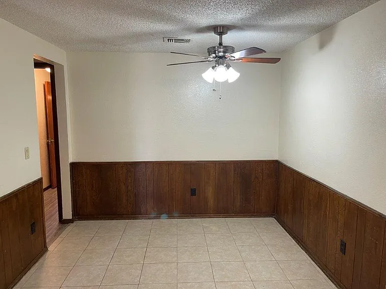 8509 S Drexel Pl — Photo 10
