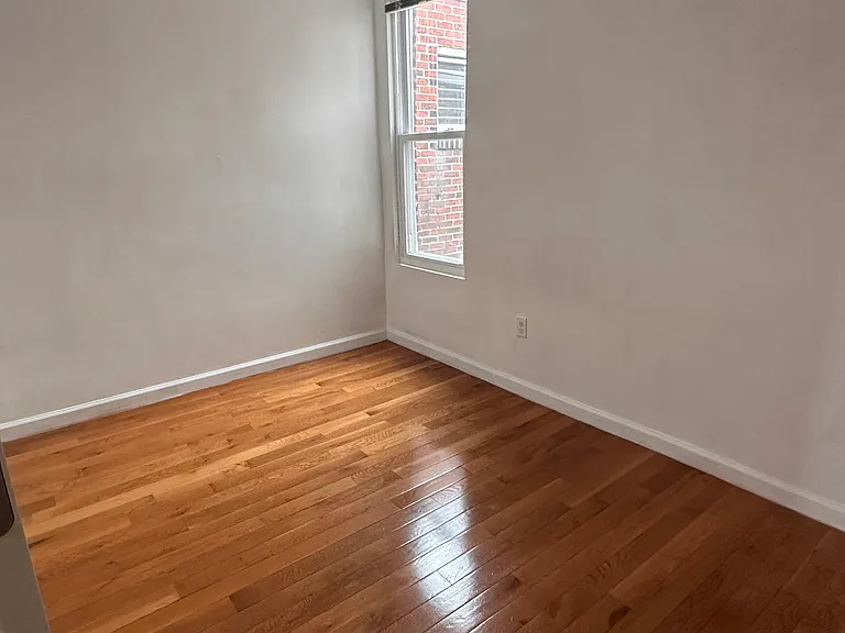 738 Mayfair St — Photo 8