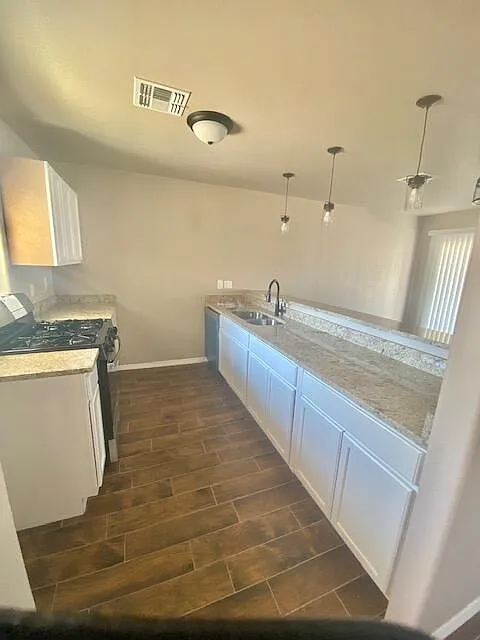 3 bed, 3.5 bath, 1297 sqft, $1,490 — Photo 2