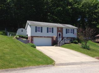 110 Emerald Dr, Hunker, PA 15639