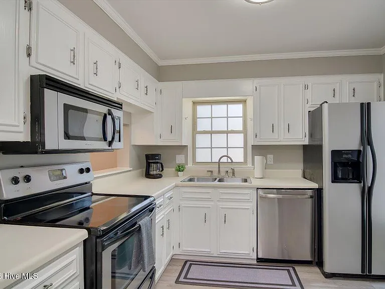 705 Beacon Hill Ln — Photo 8