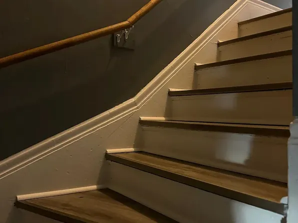 600 Grotto St N #2, Saint Paul, MN 55104