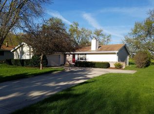 15449 W Mayflower Dr, New Berlin, WI 53151