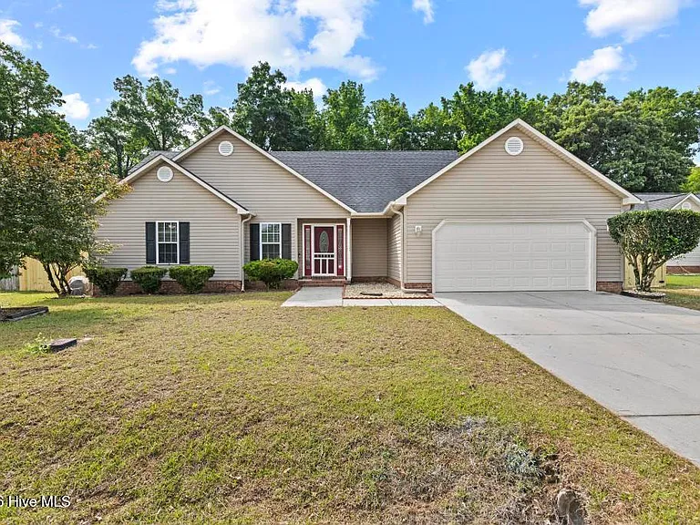 132 Forest Bluff Dr — Photo 1