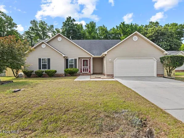 132 Forest Bluff Dr, Jacksonville, NC 28540