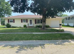 304 1st Ave, De Witt, IA 52742