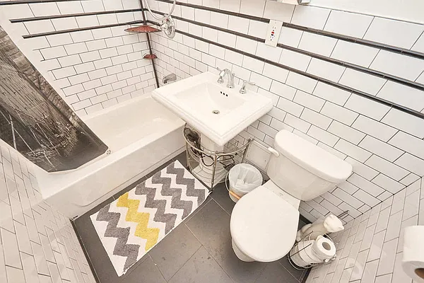 Rented by Safdie Realty Group | media 21