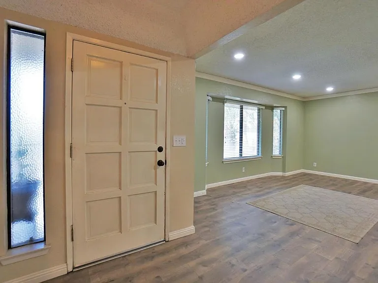 5823 E Washington Ave — Photo 5