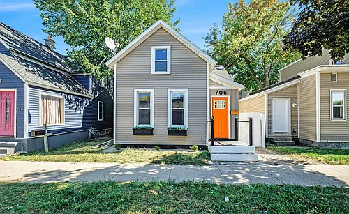 706 Alpine Ave NW Photo 1