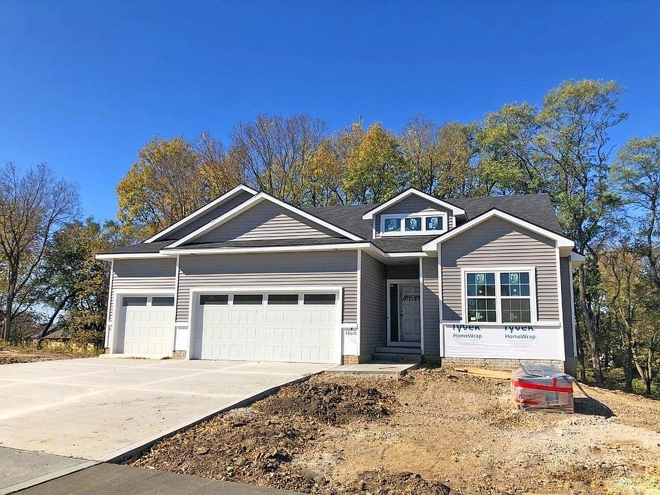 1st image of 210 Valley Dr