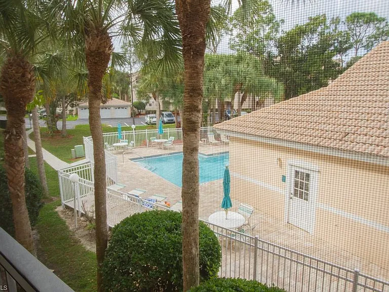 1044 Woodshire Ln #B210 — Photo 9