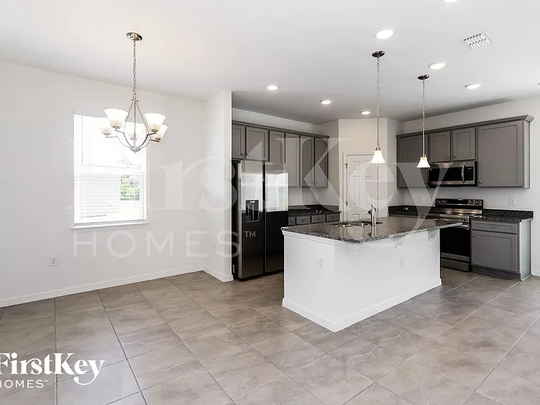340 Corbel Ln — Photo 3