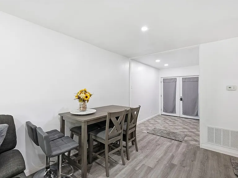9829 Park Lane Ct — Photo 19