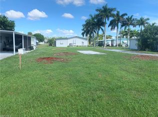 211 Pine Key Ln, Naples, FL 34114