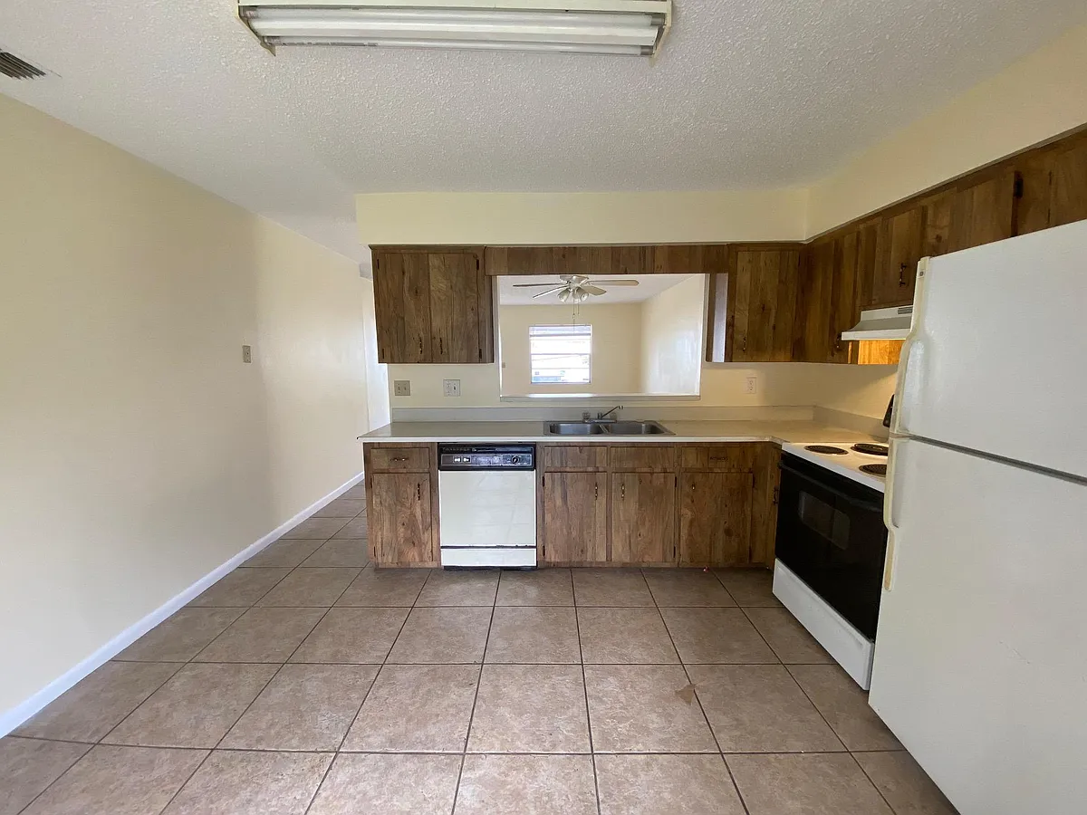 Kitchen - 1414 Peavy Ct