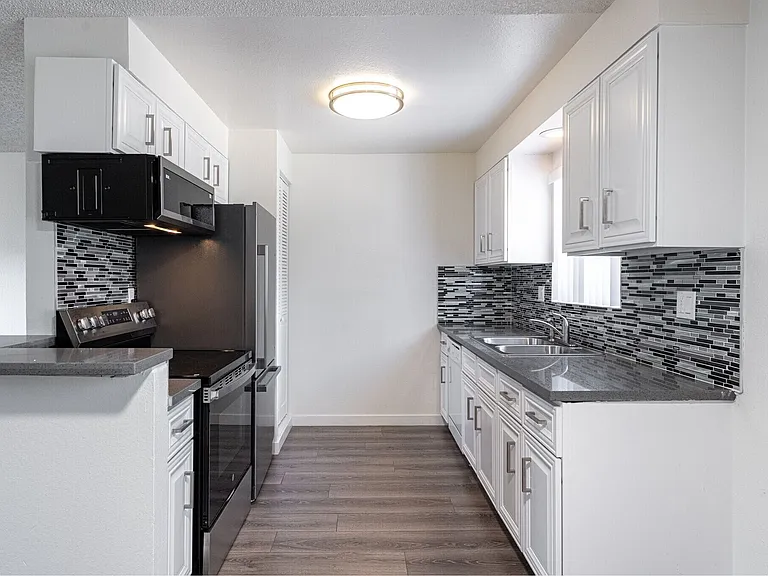 Harmony Court Apartments — Photo 5