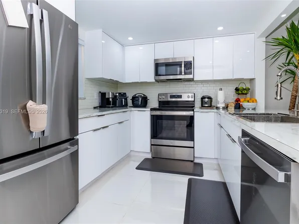 469 N Pine Island Rd APT B308, Fort Lauderdale, FL 33324