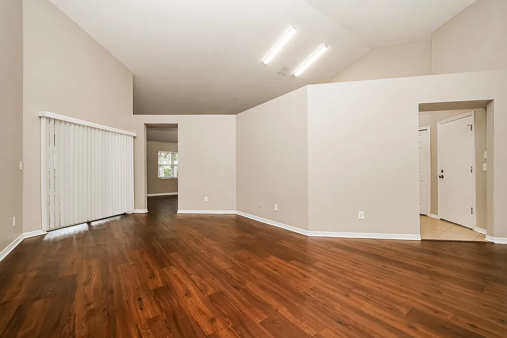 3 bed, 2.0 bath, 1751 sqft, $2,535 — Photo 4