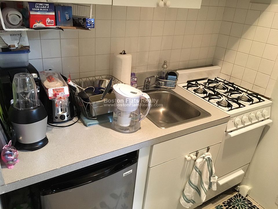 2nd image of 162 Saint Botolph St APT 12