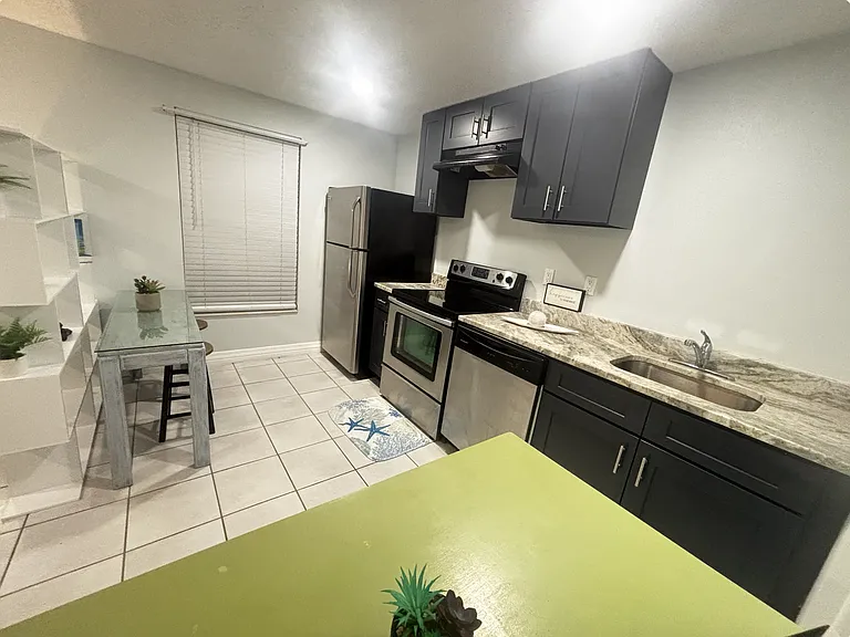 11 Valencia Cir — Photo 10