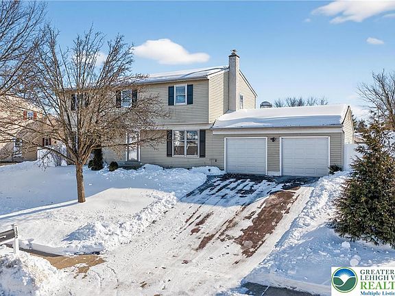 3rd image of 132 Woodview Dr