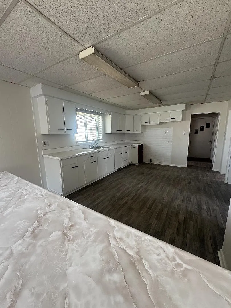 Unit Photo - 925 W Buffalo St