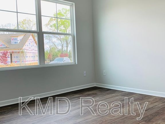 5th image of 202 Canina Ln