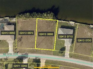 415 NE 8th Ter, Cape Coral, FL 33909