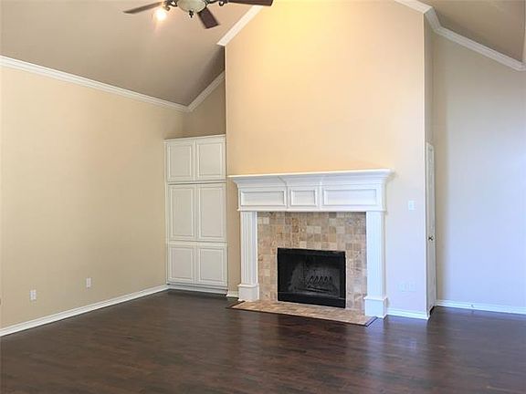 3rd image of 3901 Montrose Dr
