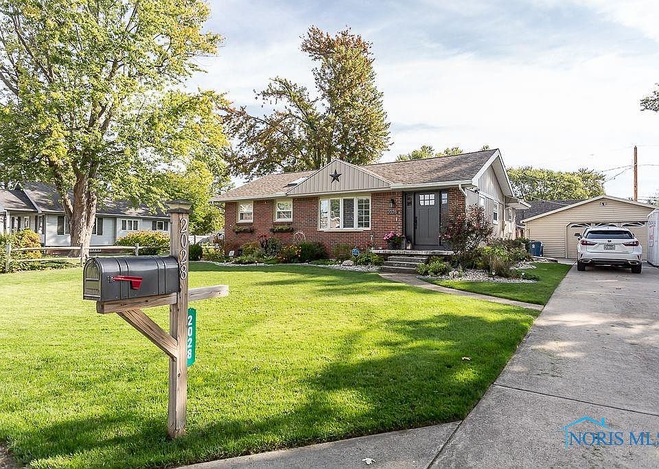 1st image of 2028 Woodcrest Dr