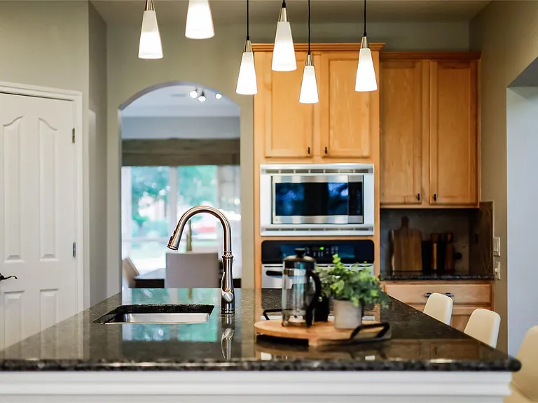 10400 Roy Butler Dr — Photo 10