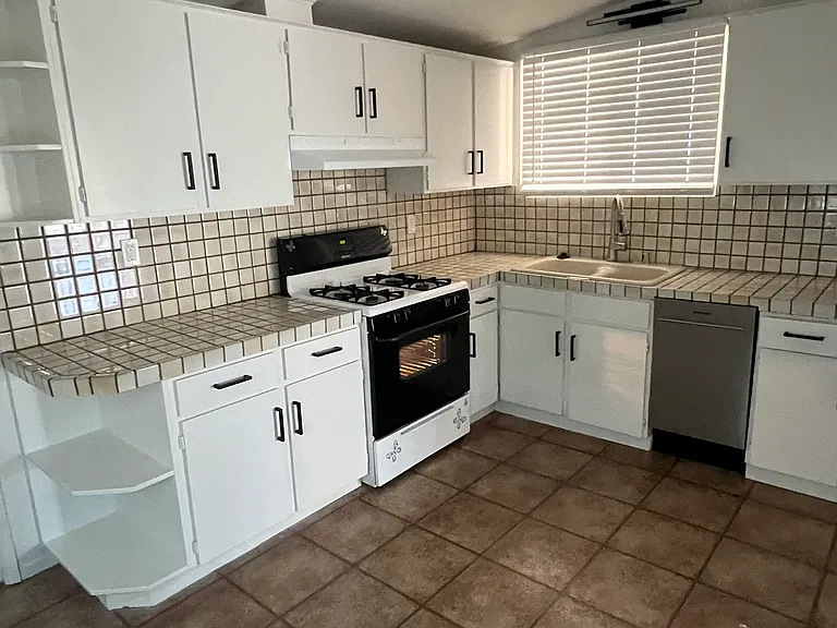 3465 Marathon Dr — Photo 11