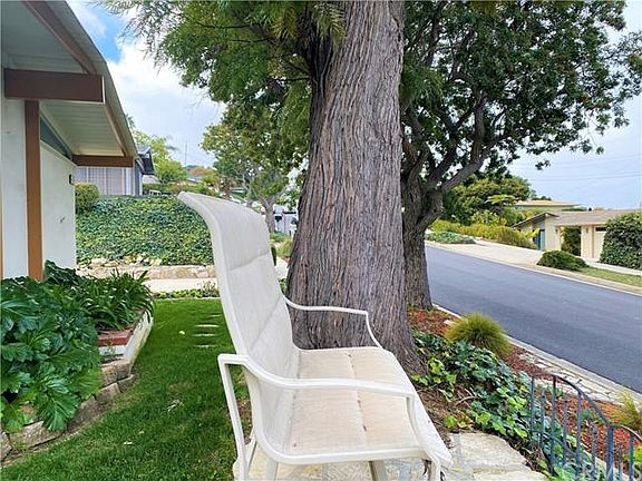 5th image of 42 Rollingwood Dr