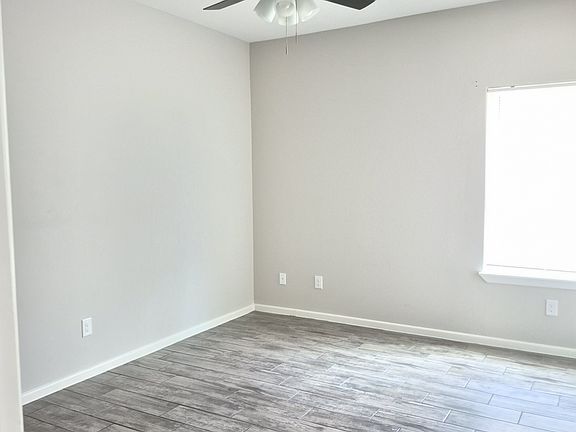 3rd image of 1407 Petri Dr #1