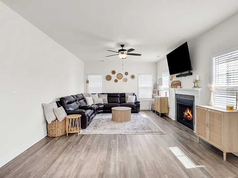 173 London Dr — Photo 8