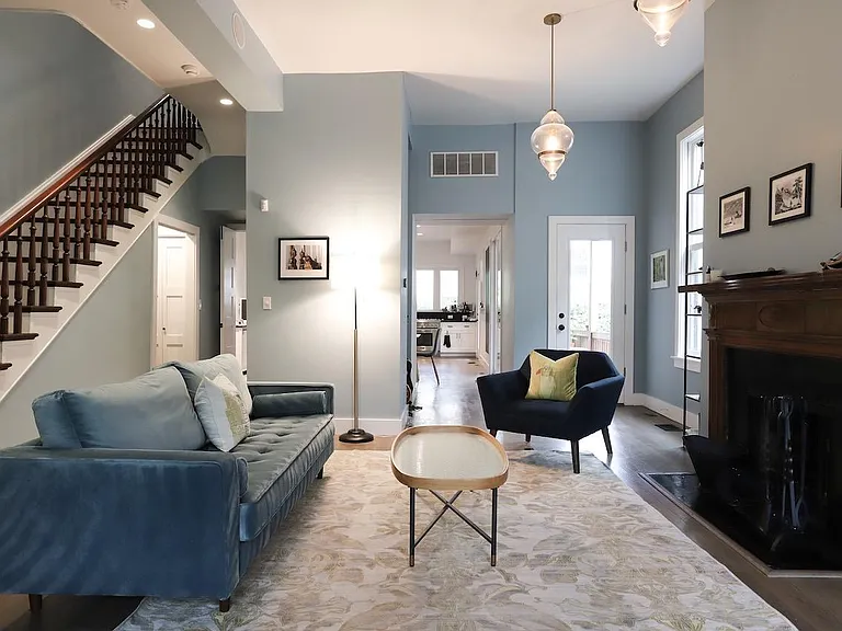 604 A St SE — Photo 4