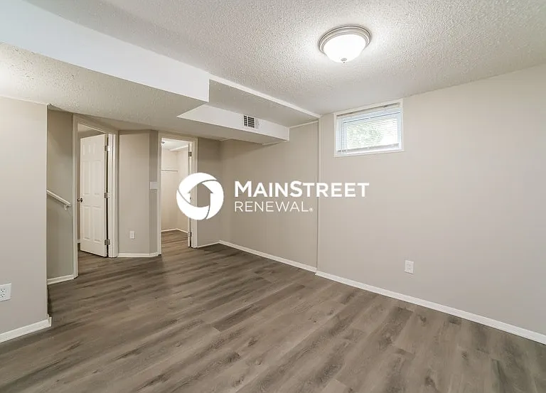 102 N Charlotte St — Photo 14