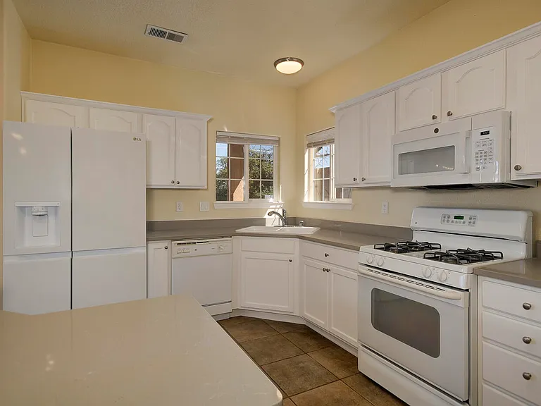7209 Boxwood Ave NE — Photo 8