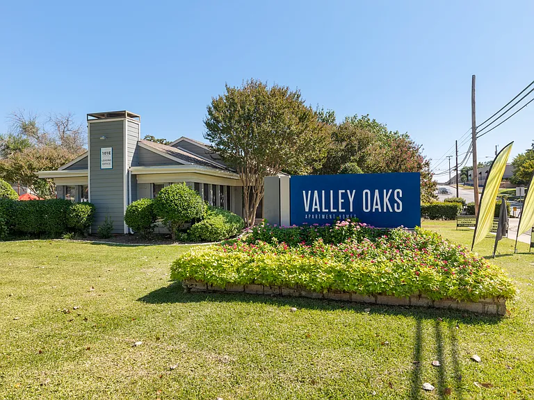 Valley Oaks Apartments — Photo 20