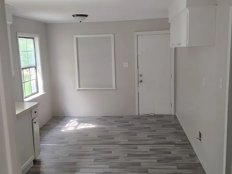 844 Combs St — Photo 2