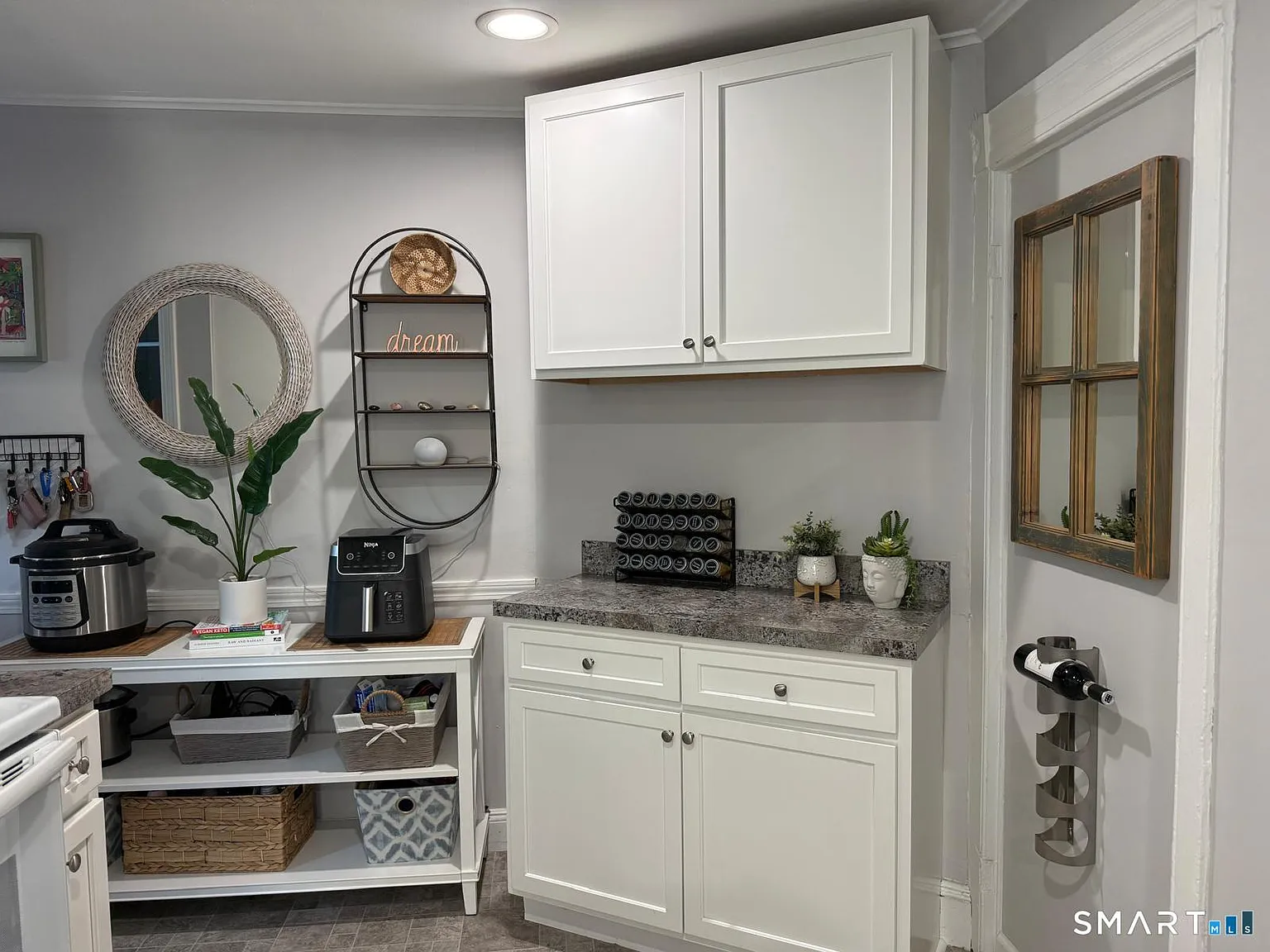 3 bed, 1.0 bath, 1400 sqft, $2,100 — Photo 3