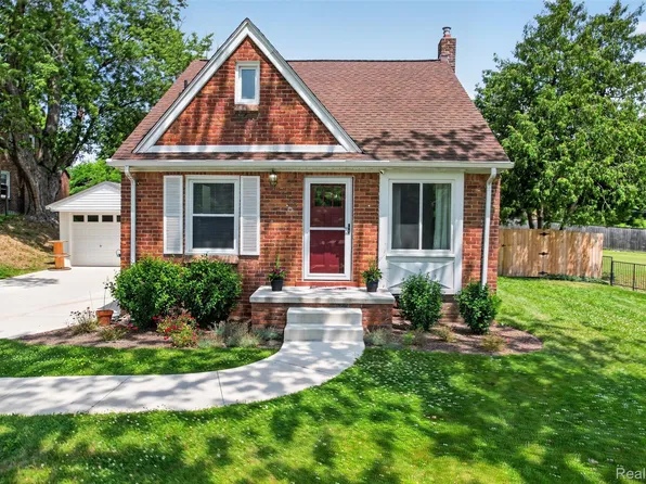 3556 Lincolnshire Rd, Waterford, MI 48328