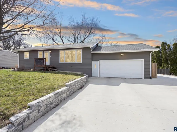 401 S 5th Ave, Brandon, SD 57005